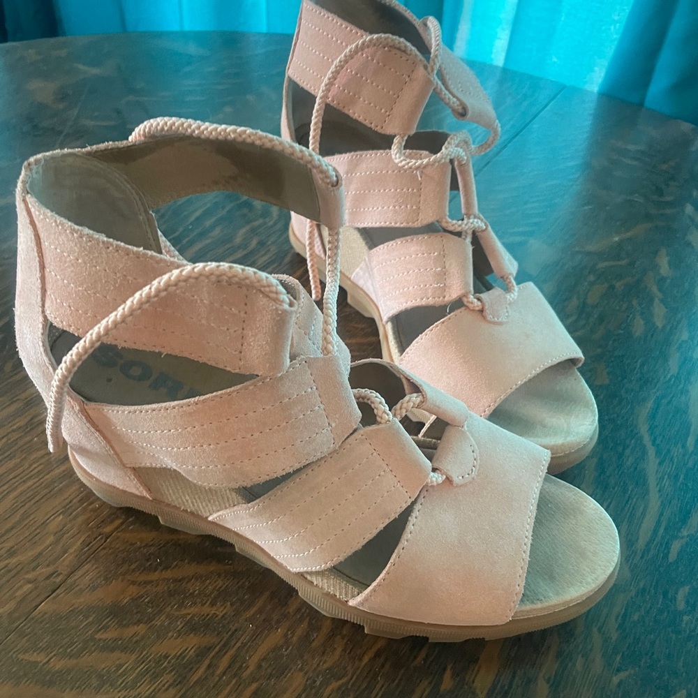 Sorels blush lace up sandals size 9